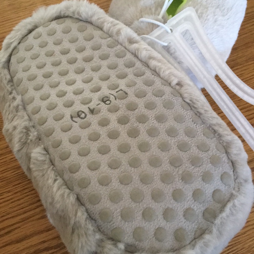NWT Cat & Jack Grey slippers - Picture 4 of 4